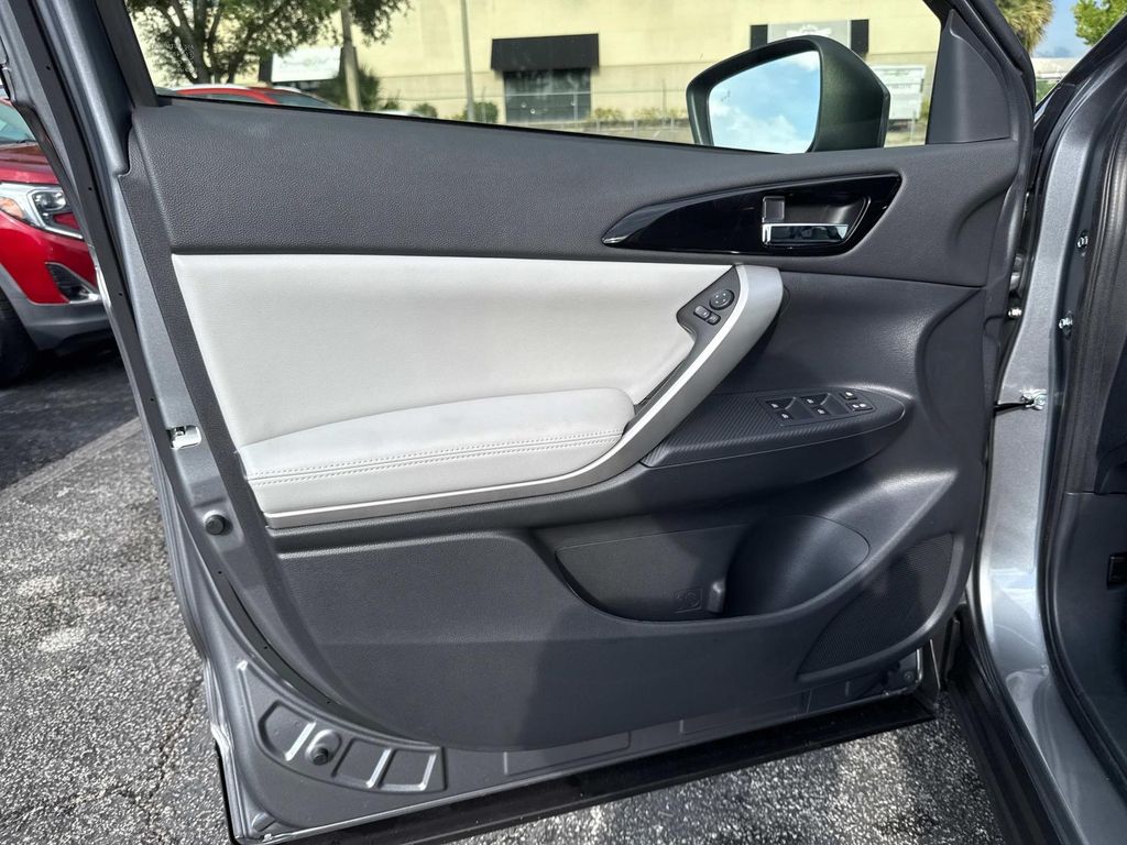 2025 Mitsubishi Eclipse Cross SEL photo 17