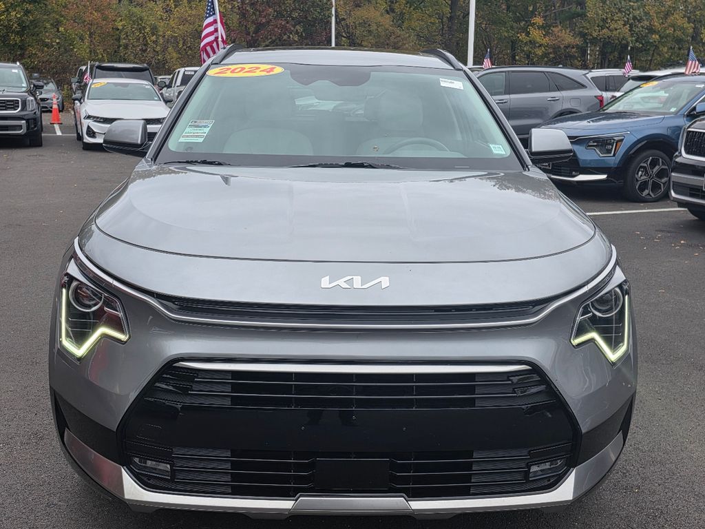 2024 Kia Niro EX Touring photo 2