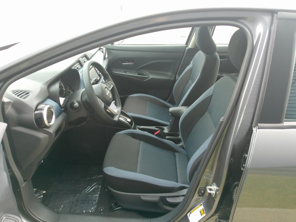 2025 Nissan Versa SV photo 8