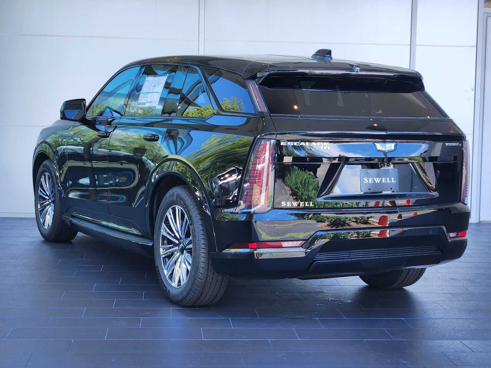 2026 Cadillac Escalade IQ Sport photo 4