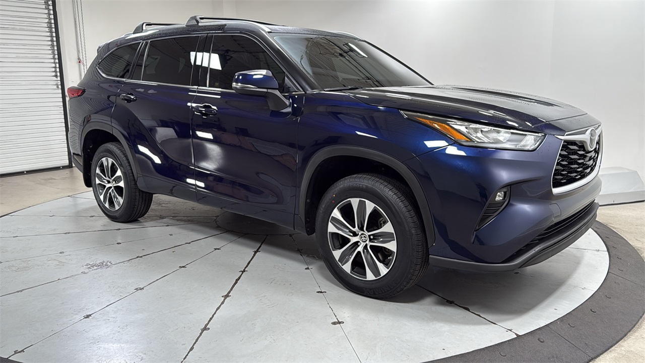 2020 Toyota Highlander XLE photo 3