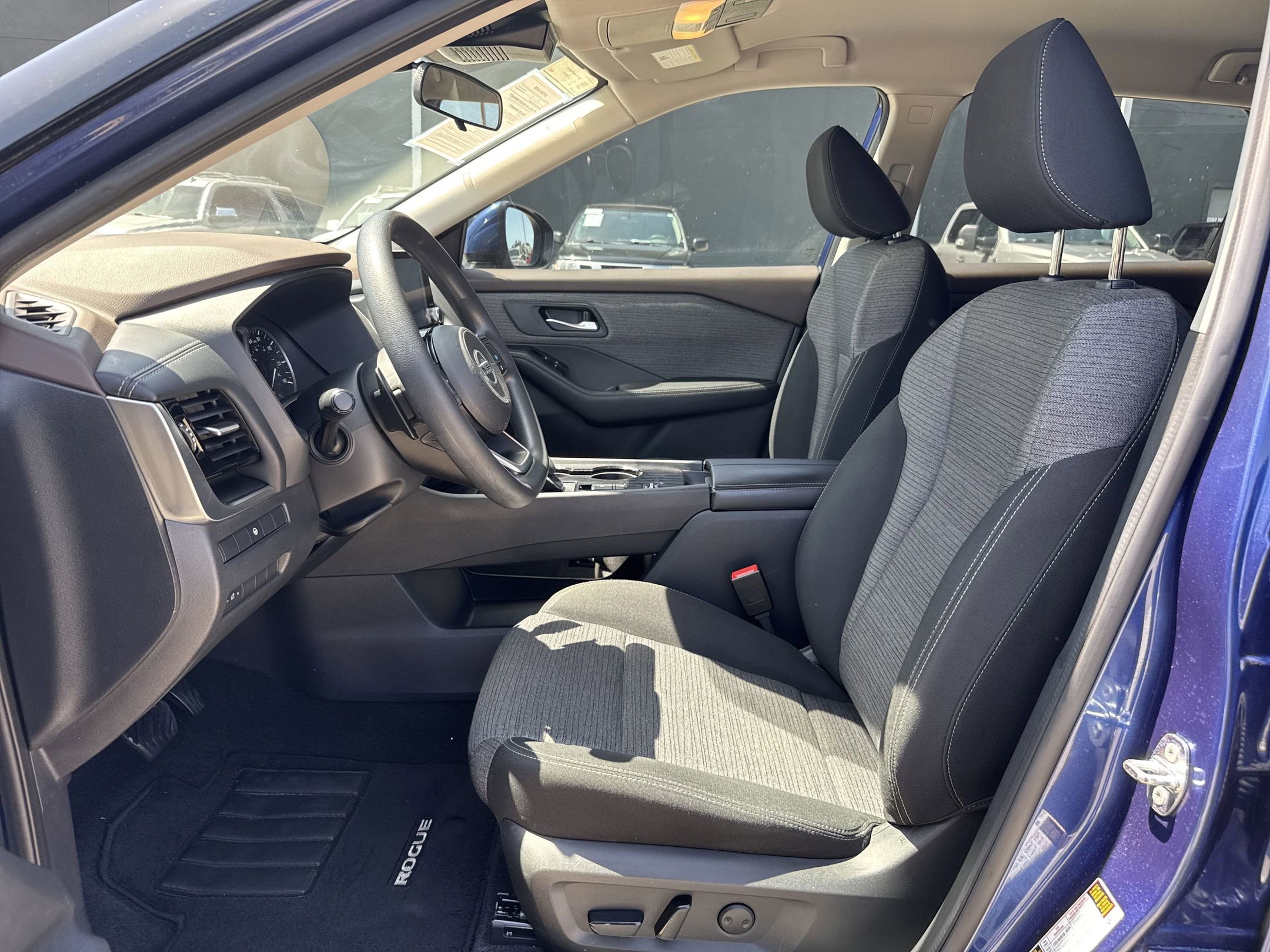 2021 Nissan Rogue SV photo 4