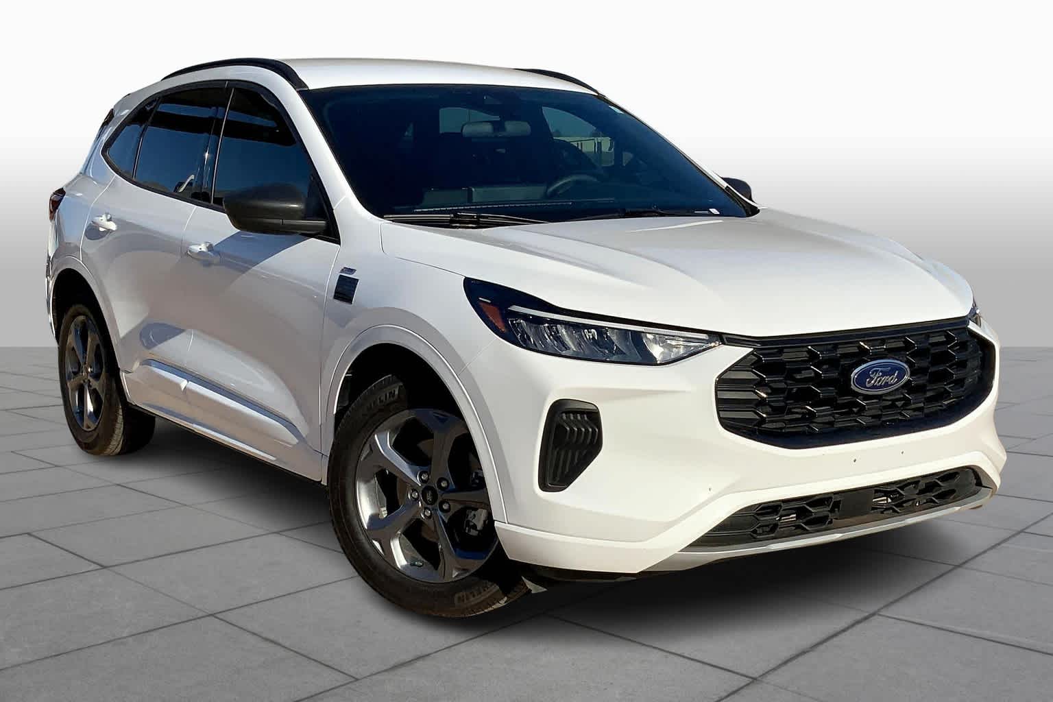 2023 Ford Escape ST-Line photo 2