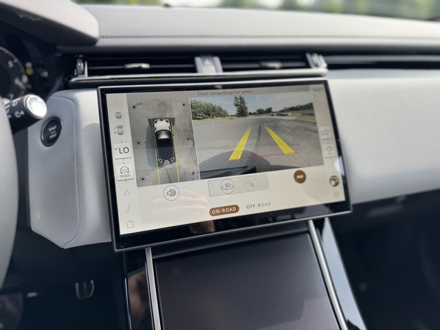 2026 Land Rover Range Rover Velar SE photo 16