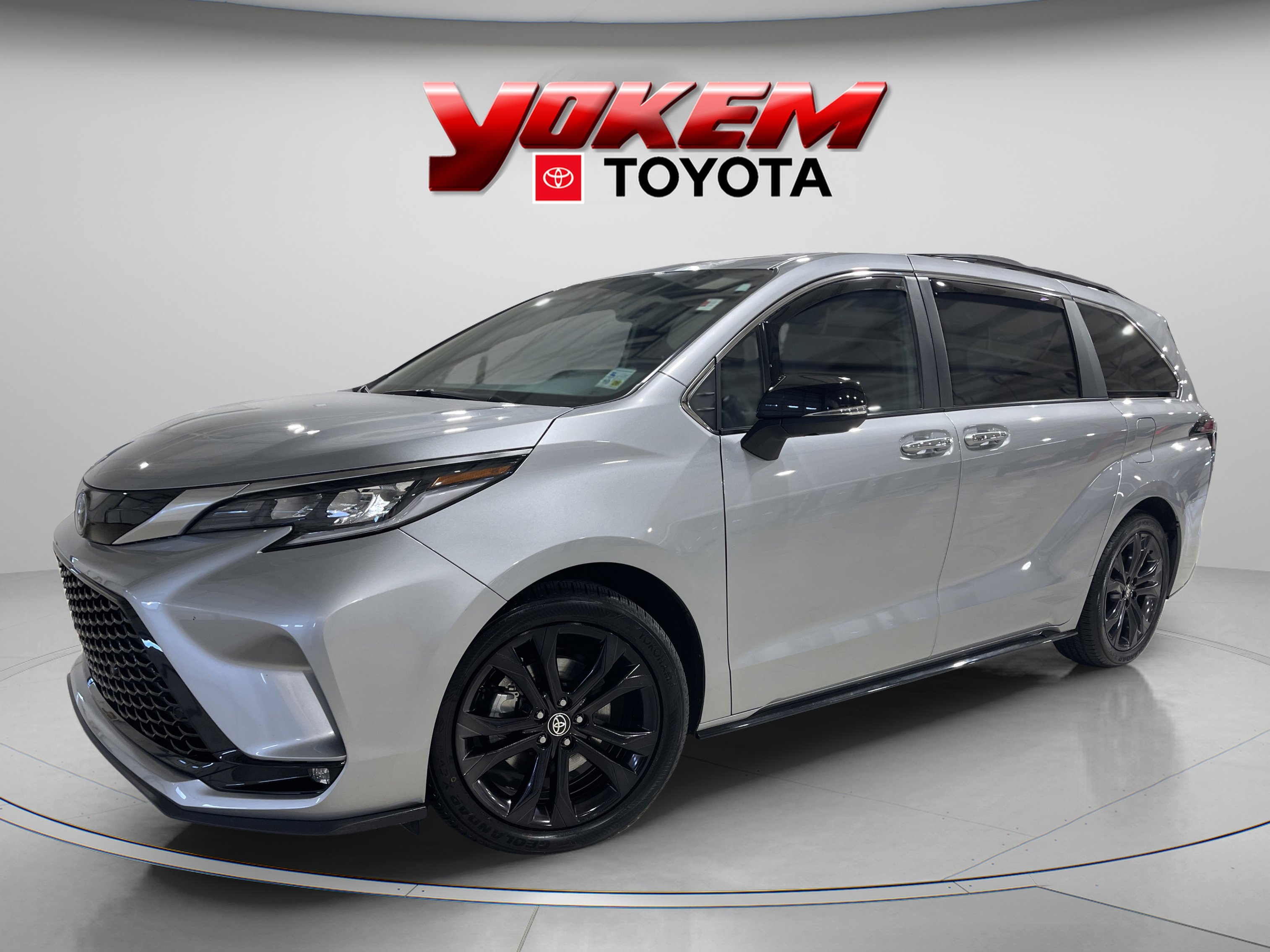 2023 Toyota Sienna XSE 25th Anniversary's photo