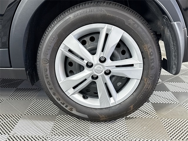 2025 Nissan Kicks Play S photo 3