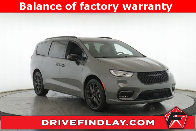 2024 Chrysler Pacifica Limited's photo