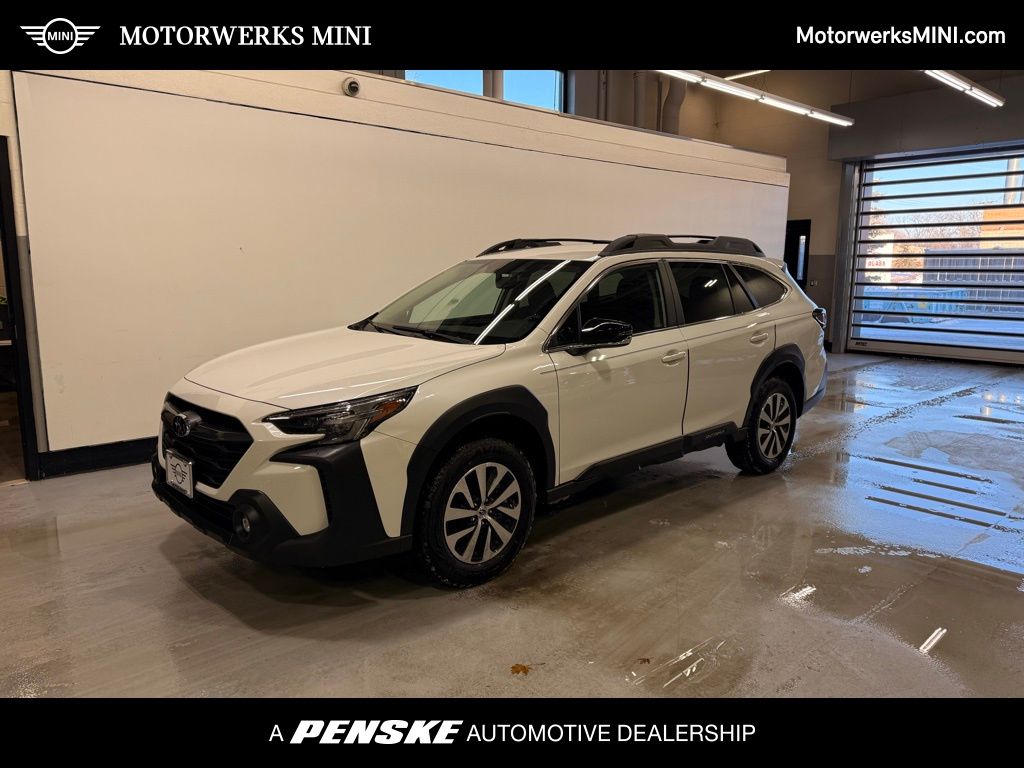 2025 Subaru Outback Premium's photo