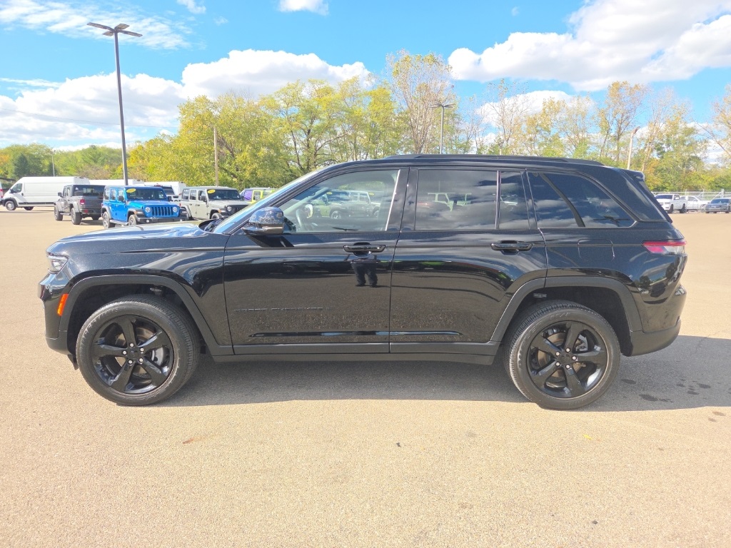 2022 Jeep Grand Cherokee Altitude photo 3