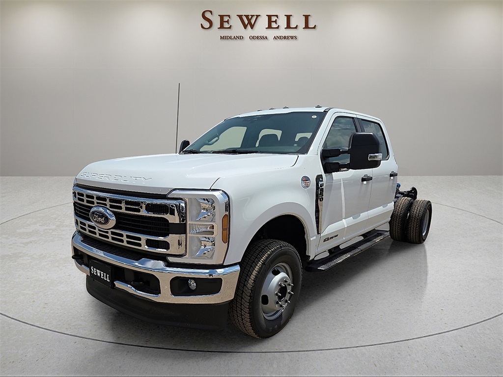 2025 Ford F-350 Super Duty Chassis Cab XL's photo
