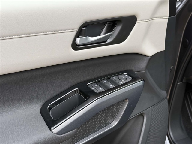 2025 Nissan Pathfinder SL photo 26