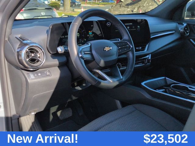 2025 Chevrolet Equinox LT photo 3