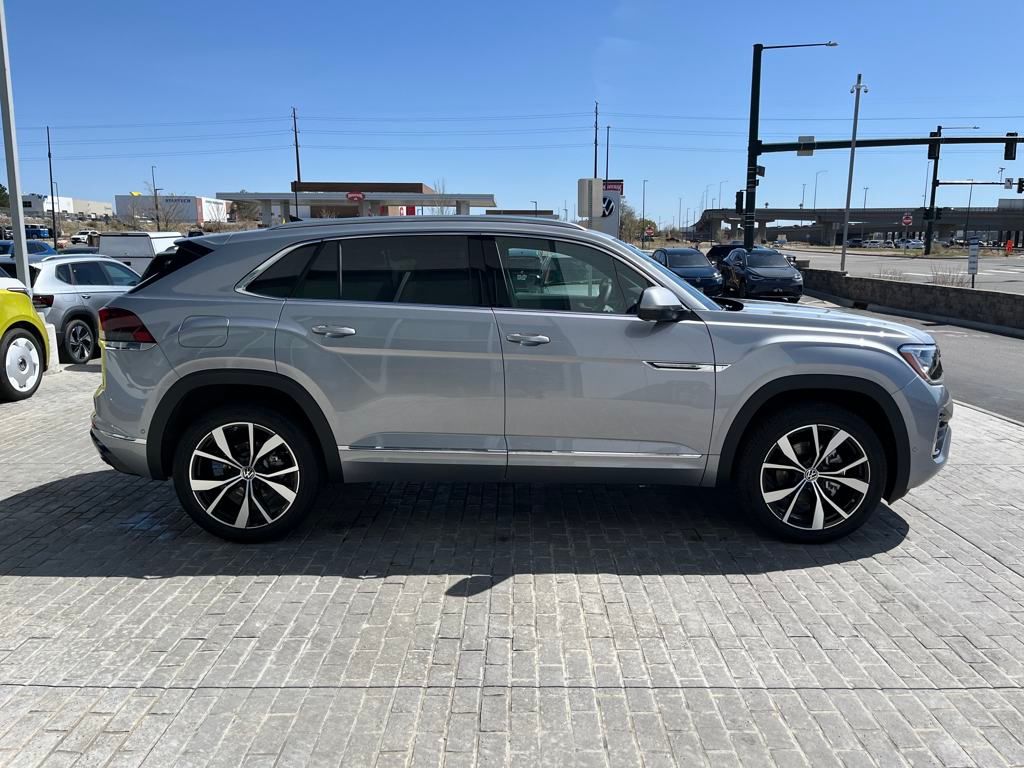 2025 Volkswagen Atlas Cross Sport SEL Premium R-Line photo 5