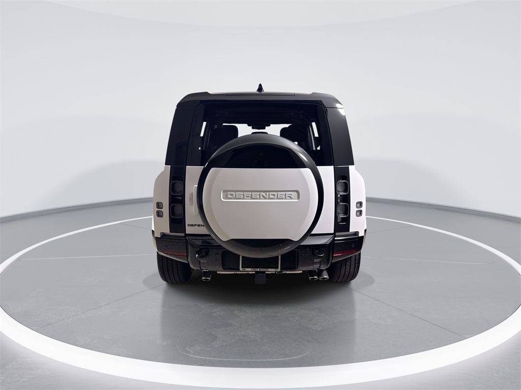 2025 Land Rover Defender 110 V8 photo 7