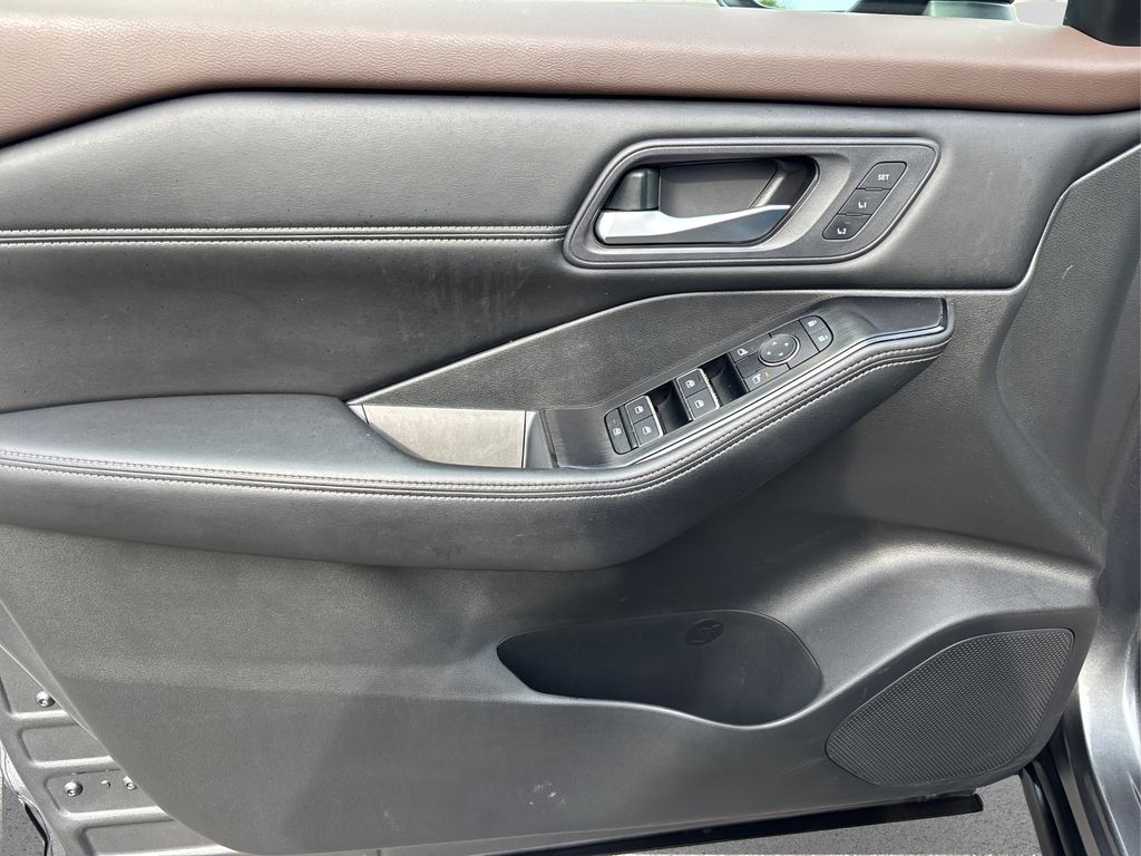 2023 Nissan Rogue SL photo 23