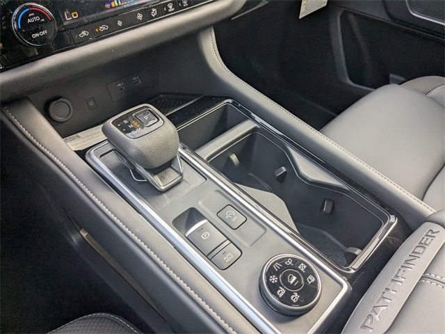 2025 Nissan Pathfinder SL photo 16