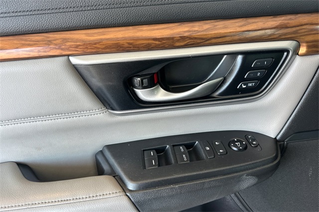 2020 Honda CR-V Hybrid Touring photo 11