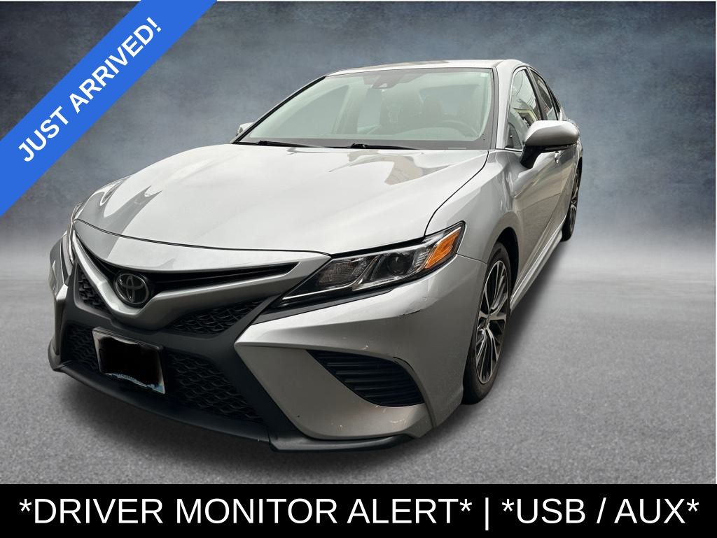 2020 Toyota Camry SE photo 2
