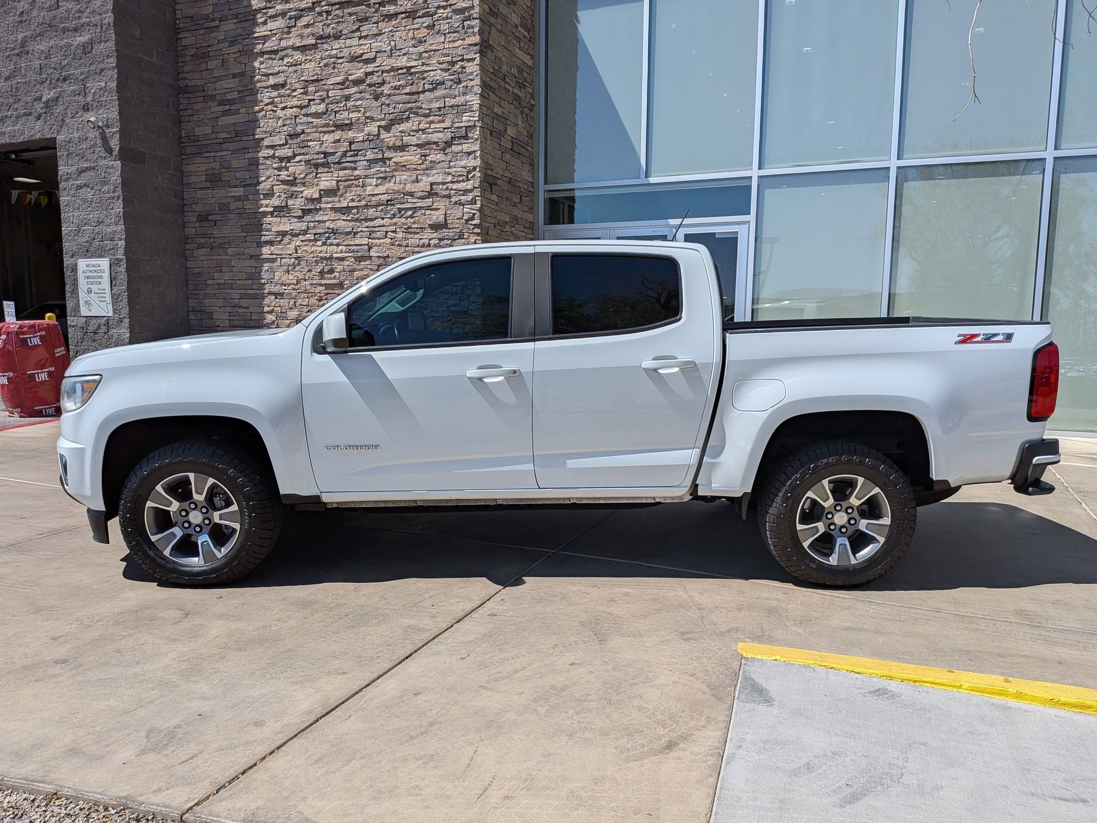 2019 Chevrolet Colorado Z71 photo 2