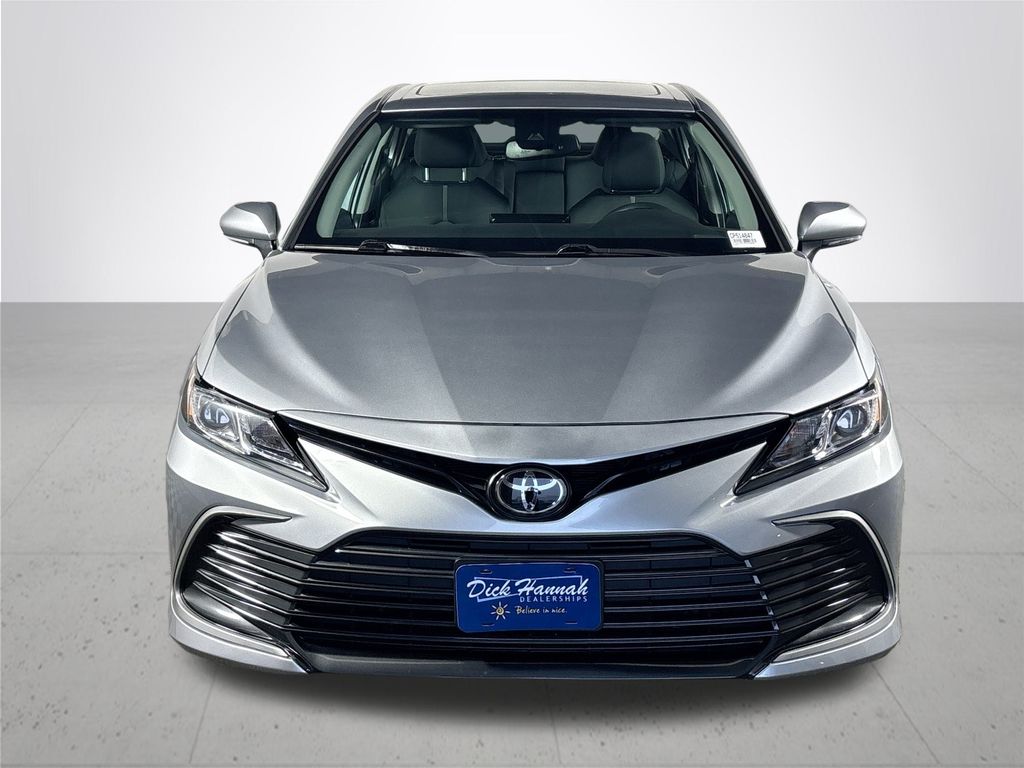 2023 Toyota Camry LE photo 3