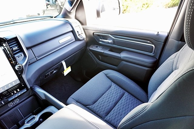 New 2026 Bright White Clear-Coat Exterior Paint RAM Big Horn/Lone Star image 27