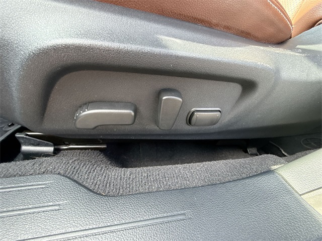 2019 Subaru Outback 3.6R Touring photo 16
