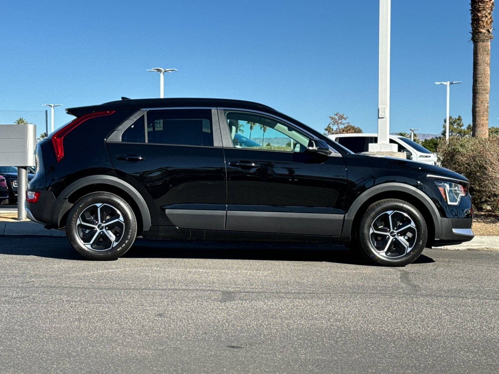 2025 Kia Niro EX photo 2