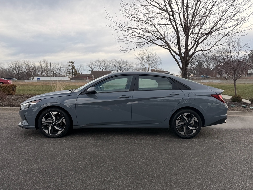 Used 2023 Hyundai Elantra SEL with VIN KMHLS4AGXPU437514 for sale in Kansas City