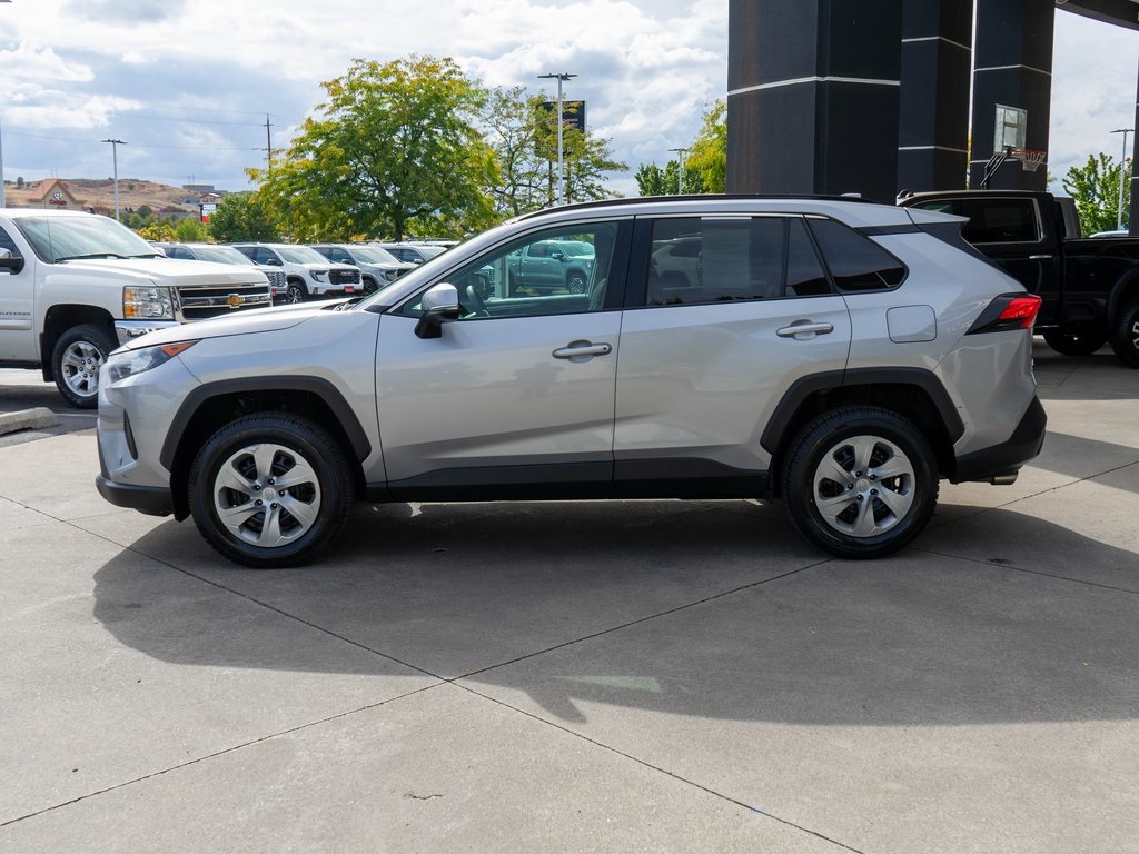 2019 Toyota RAV4 LE photo 2