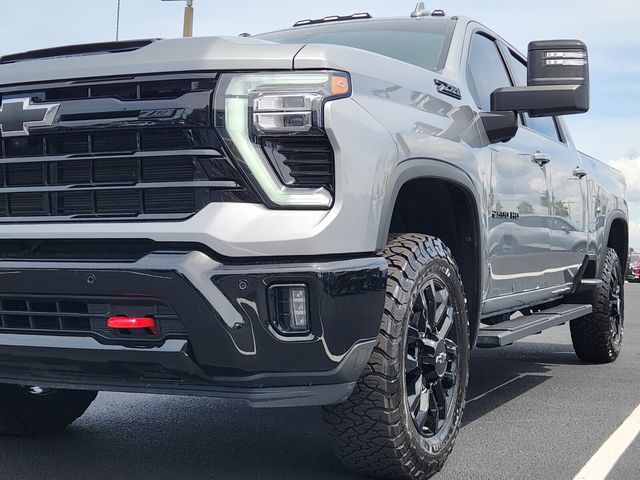 2025 Chevrolet Silverado 2500HD LTZ photo 2