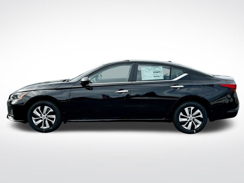 2025 Nissan Altima S photo 3