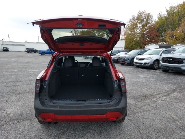 2026 Nissan Kicks SR photo 4