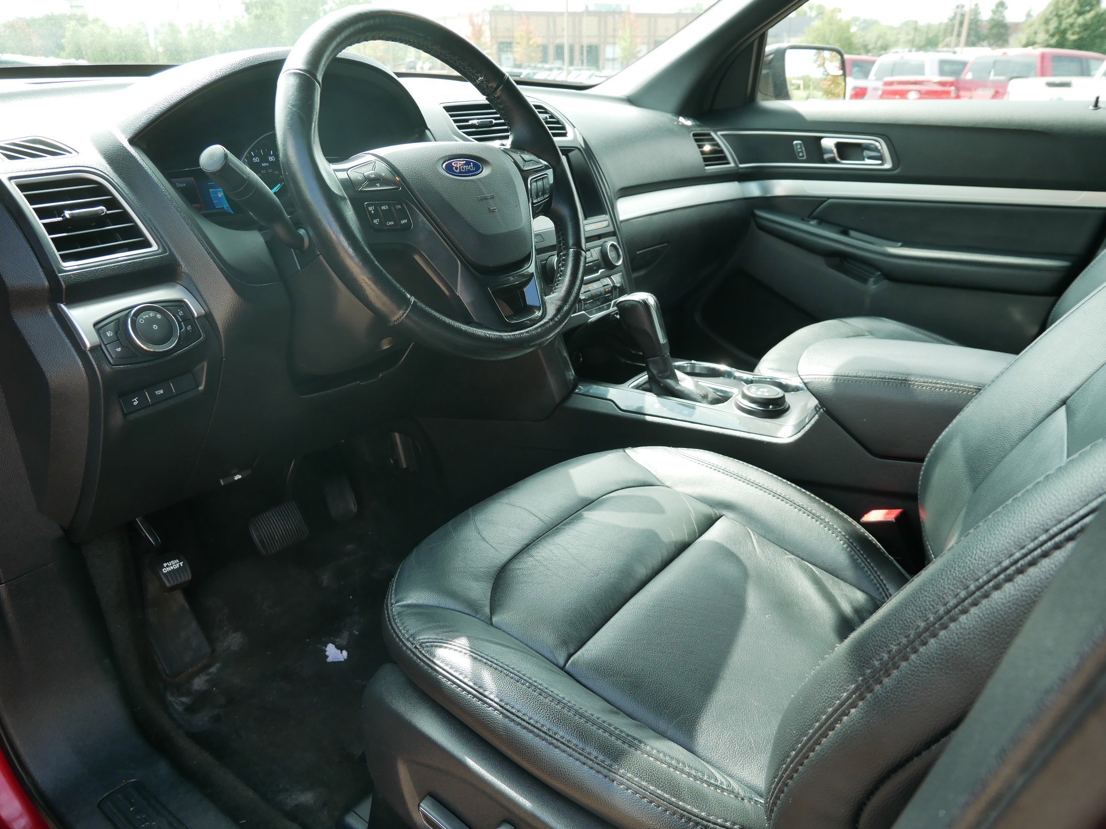 2017 Ford Explorer XLT photo 9