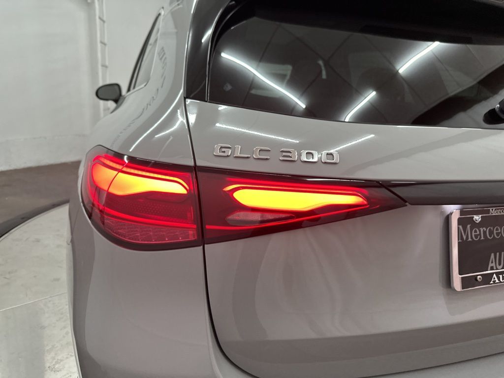 2026 Mercedes Benz GLC 300 photo 24