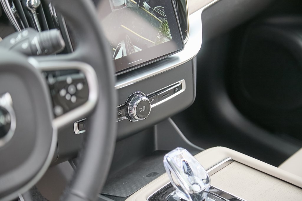 2026 VOLVO XC90 - Image 15