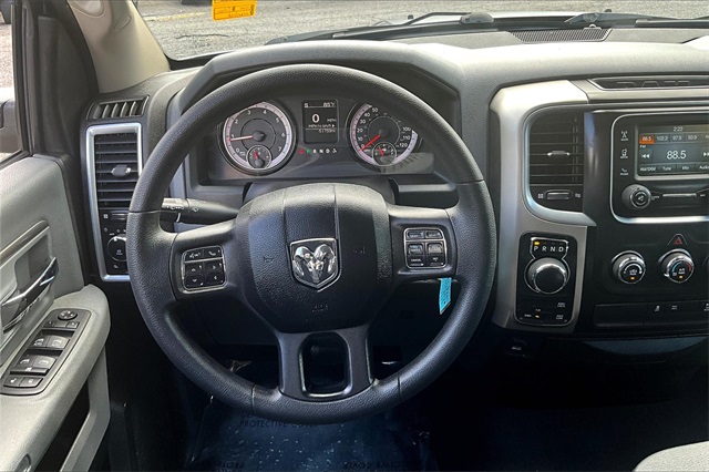 2020 Ram 1500 Classic Warlock photo 9