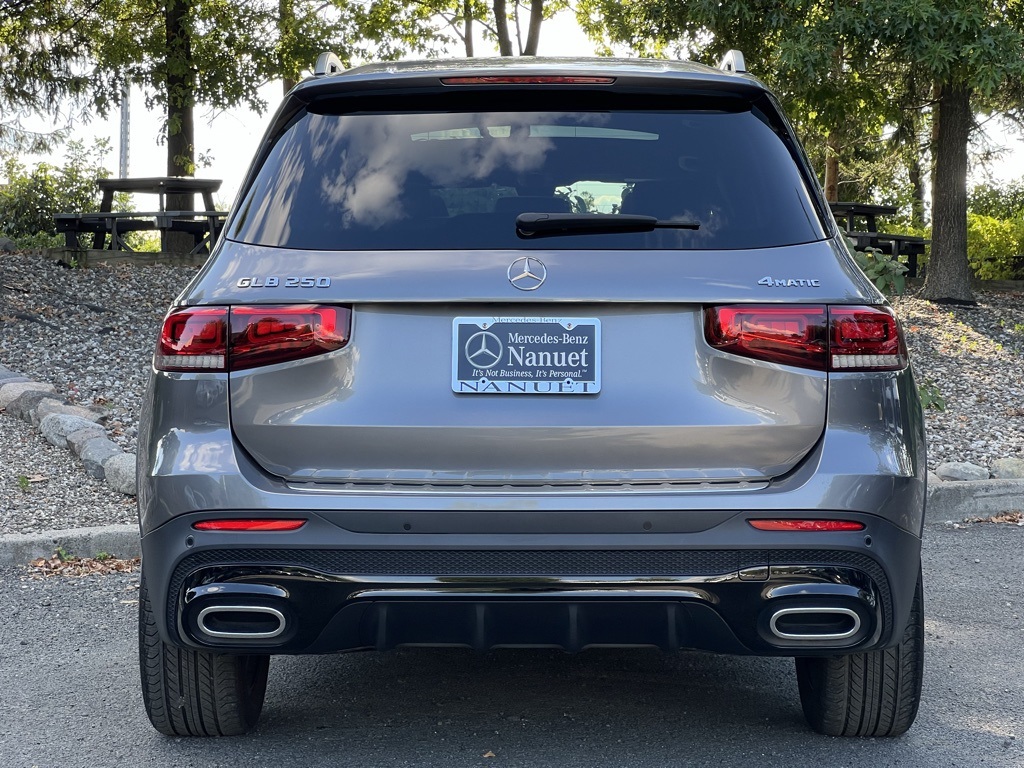 2022 Mercedes Benz GLB 250 4MATIC photo 2