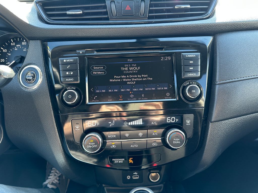 2019 Nissan Rogue SV photo 16