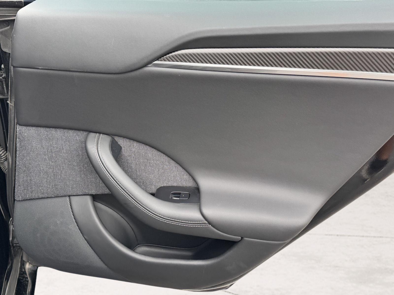 2022 Tesla Model S Plaid photo 19