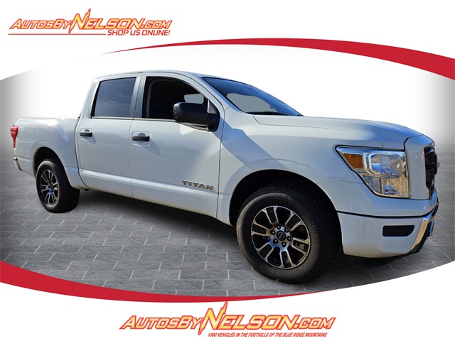 2023 Nissan Titan SV's photo