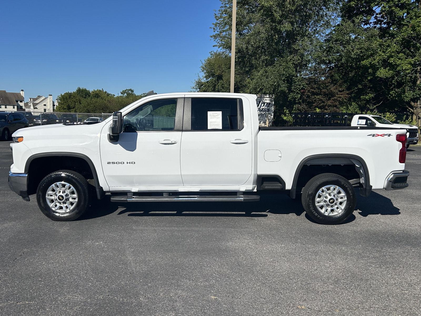 2024 Chevrolet Silverado 2500HD LT photo 3