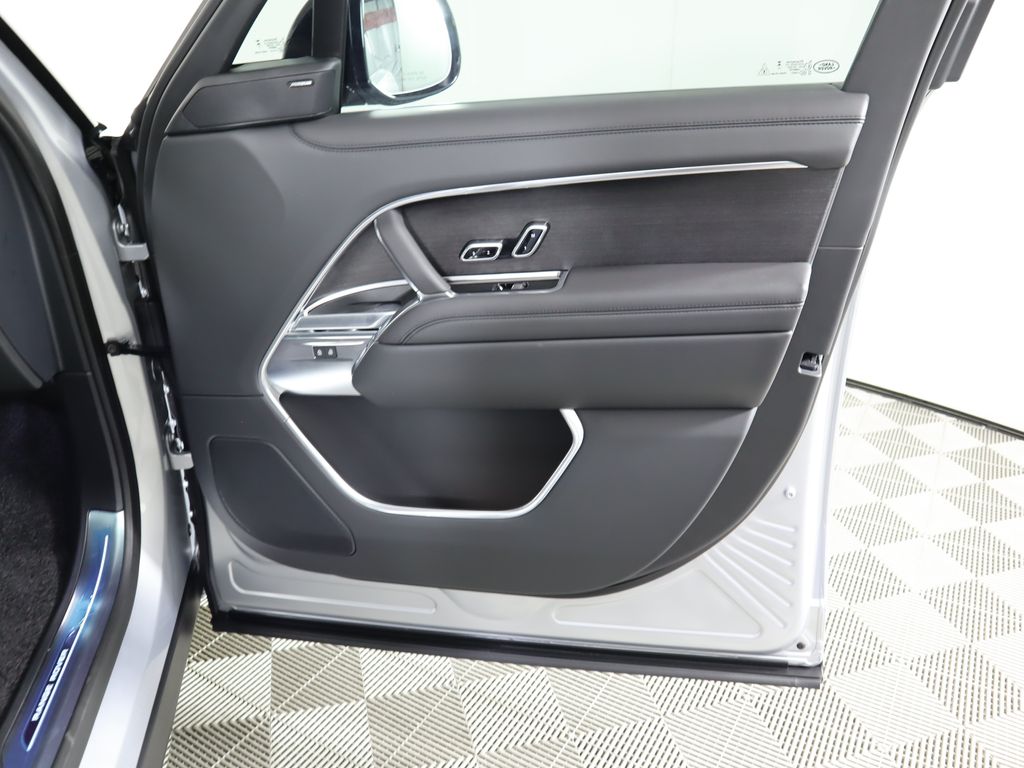 2025 Land Rover Range Rover SE photo 27