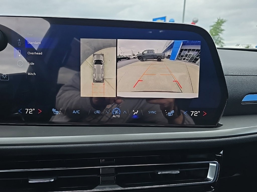 2025 Chevrolet Traverse photo 14
