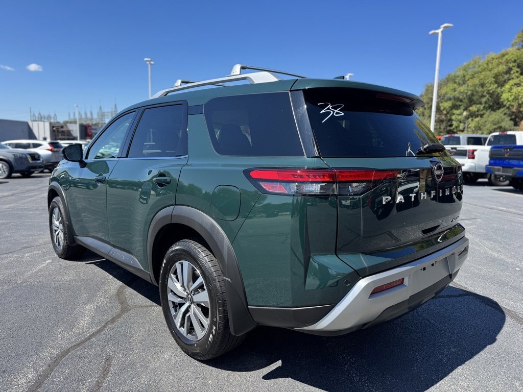 2023 Nissan Pathfinder SL photo 5