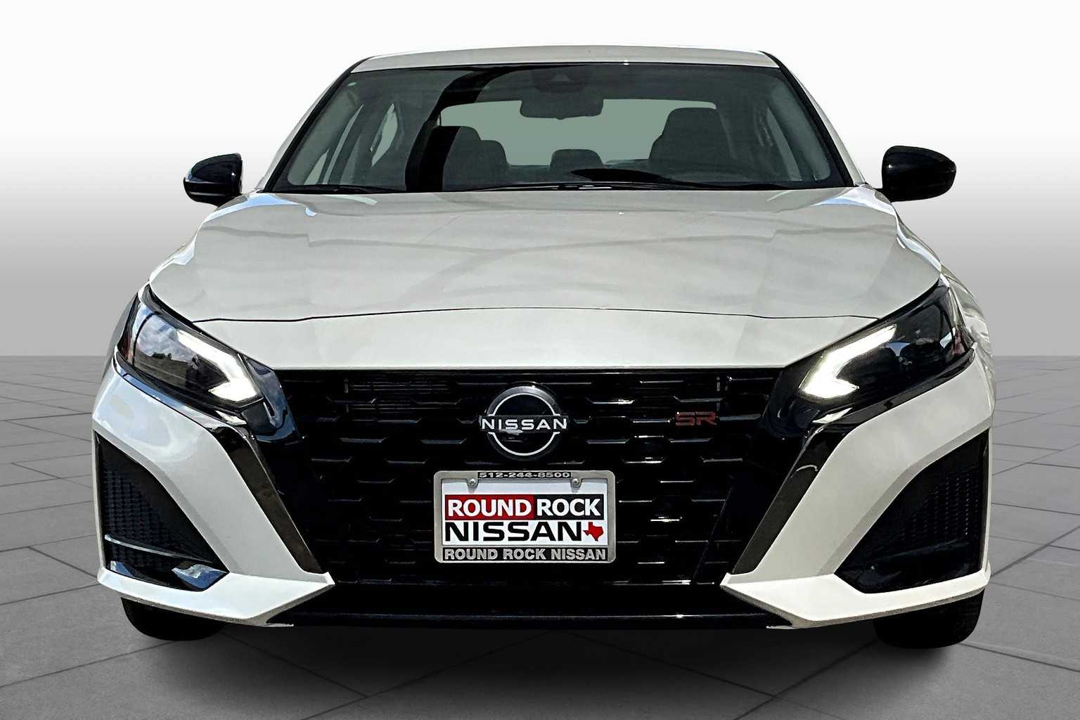 2025 Nissan Altima SR photo 3