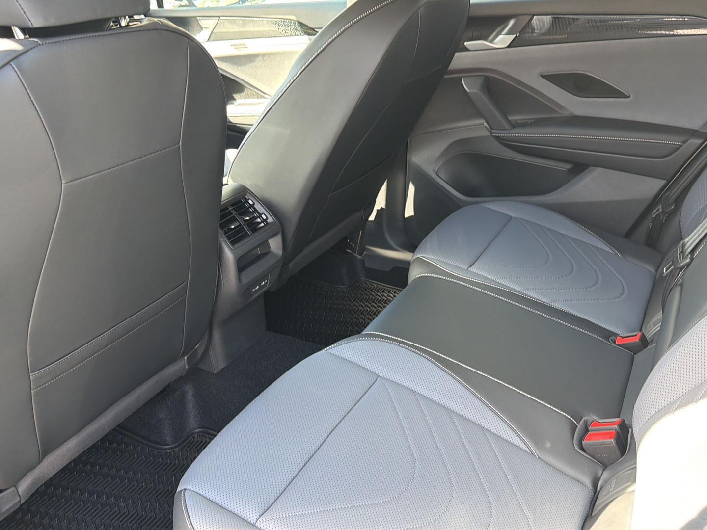 2025 Volkswagen Tiguan SE photo 21