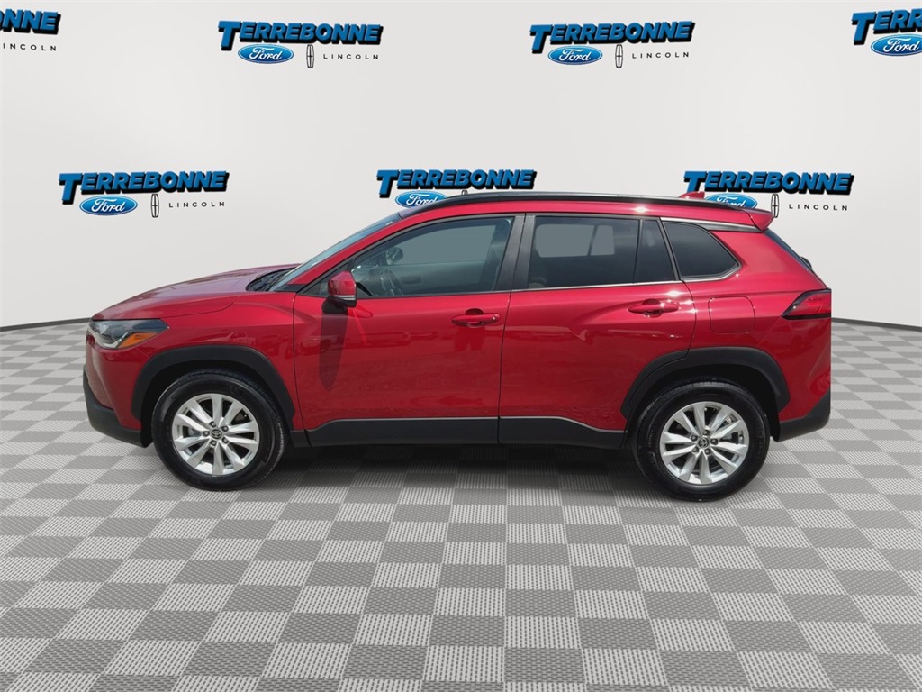 2023 Toyota Corolla Cross LE photo 3