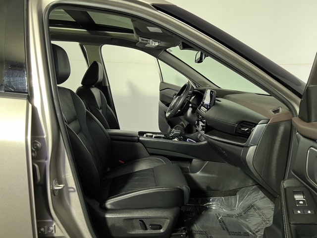2023 Nissan Rogue Platinum photo 28