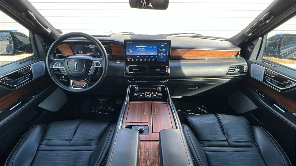 2022 Lincoln Navigator Black Label photo 3