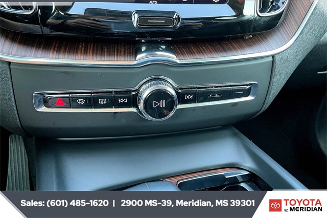 2023 Volvo XC60 B5 Plus photo 21